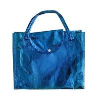 blaue Einkaufstasche isoliert auf einem weißen mit Beschneidungspfad foto