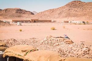 Wadi Rum, Jordanien, 2022 - große arabische Revoltenkämpfer greifen im Wadi Rum ein neues Hijaz-Eisenbahn-Abenteuererlebnis an. beliebte neue aktivitäten jordanien foto