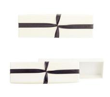 White Box mit einem Bogen Studiofoto von White Box Wrapping Ribbon. foto