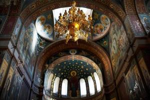 neuer athos, abchasien georgien schöne innenausstattung und dunkel bemalte fresken des orthodoxen klosters novy afon, abchasien foto