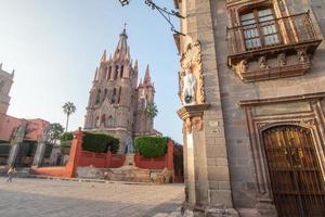 parroquia erzengelkirche jardin stadtplatz rafael kirche san miguel de allende, mexiko. Parroaguia im 17. Jahrhundert geschaffen foto