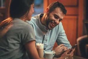 Verabredung in einem Café foto