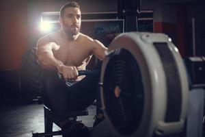 Fitness niedrige Ruderübung foto