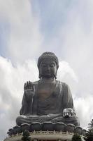 Tian Tan Buddha sitzt auf Lotusthron Nahaufnahme foto