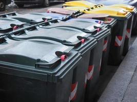 Abfallsortierbehälter zum Recycling foto