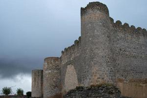 nahaufnahme der steinernen burg in uruena, valladolid foto