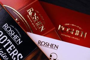 Charkow. ukraine - 2. mai 2022 roshen pralinenschachteln. Roshen, ein ukrainisches Unternehmen, wurde auf Platz 18 der Top-100-Liste der größten Süßwarenunternehmen der Welt in der Süßwarenindustrie eingestuft foto