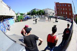 charkiw, ukraine - 27. mai 2022 rollschuhlaufen während des jährlichen festivals der straßenkulturen foto