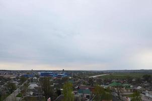 Pawlograd. ukraine - 4. märz 2022 blick aus der ferne auf einen teil der stadt in pawlograd, ukraine foto