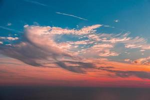 Sonnenuntergang Himmel und Wolken foto