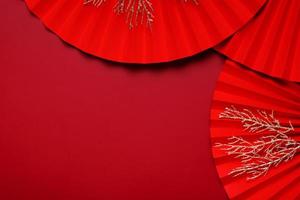 papierkunstsymbol chinesisches neujahr draufsicht mit kopienraum foto