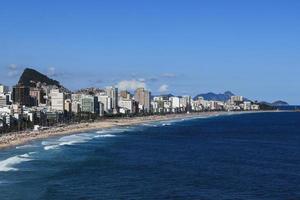 rio de janeiro, rj, brasilien, 2022 - blick auf die strände von leblon und ipanema vom naturpark mit zwei brüdern foto