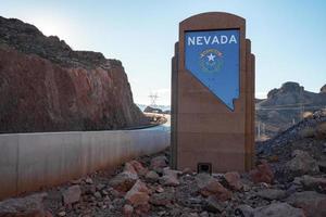Battle Born Nevada Textschild von der Brücke am Hoover-Staudamm foto