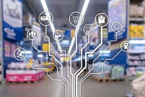 Einzelhandelskonzept-Marketingkanäle E-Commerce-Shopping-Automatisierung auf verschwommenem Supermarkthintergrund foto