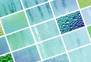 eine Collage aus vielen verschiedenen Glassplittern, verziert mit Regentropfen aus dem Kondensat. Frühlingstöne mit grünen und blauen Farben