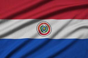 die paraguay-flagge ist auf einem sportstoff mit vielen falten abgebildet. Sportteam-Banner foto