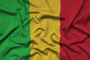 Die Mali-Flagge ist auf einem Sportstoff mit vielen Falten abgebildet. Sportteam-Banner foto