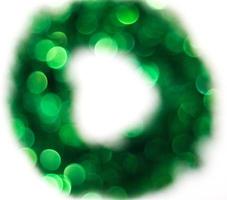 Green Christmas Lights Wreath Bokeh - ein heller Bokeh-Hintergrund, der von Weihnachtslichtern erzeugt wird foto