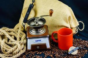 frisch geröstete braune Kaffeebohnen foto