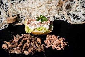 Salat mit frischen Nordseekrabben foto