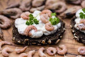 Salat mit frischen Nordseekrabben foto