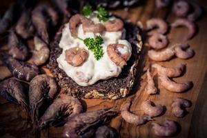 Salat mit frischen Nordseekrabben foto