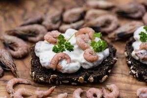 Salat mit frischen Nordseekrabben foto