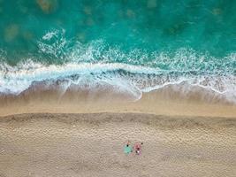 einsam am Strand foto