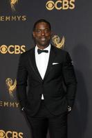 los angeles - 17. sep - sterling k brown bei den 69. primetime emmy awards - ankünfte im microsoft theater am 17. september 2017 in los angeles, ca foto