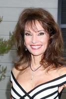 los angeles - 5. jan. - susan lucci beim all my children reunion on home and family show in den universal studios am 5. januar 2017 in los angeles, ca foto