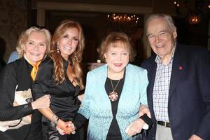 los angeles - 2. feb - suzanne lloyd, tracey bregman, lee bell, john beim 35-jährigen jubiläum von tracey bregman über the young and the restless in cbs tv city am 2. februar 2018 in los angeles, ca foto