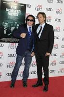 los angeles - nov 12 - tommy wiseau, greg sistero beim afi fest 2017 the disaster artist screening im tcl chinese theater imax am 12. november 2017 in los angeles, ca foto