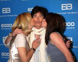 los angeles, 7. feb - katherine kelly lang, ronn moss, hunter tylo bei der feier der 6000. show im bold and the beautiful bei cbs tv city am 7. februar 2011 in los angeles, ca foto