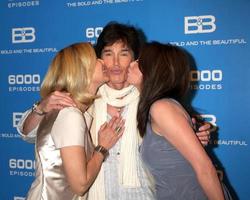 los angeles, 7. feb - katherine kelly lang, ronn moss, hunter tylo bei der feier der 6000. show im bold and the beautiful bei cbs tv city am 7. februar 2011 in los angeles, ca foto