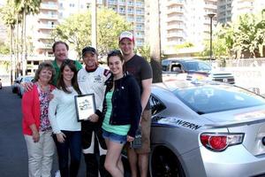 los angeles, 11. april - brett davern, familie und freunde beim pro celeb race 2014 qualifikationstag beim long beach grand prix am 11. april 2014 in long beach, ca foto