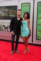 Los Angeles, 3. August - Brian Tyler, Venus Marie bei der Premiere von Teenage Mutant Ninja Turtles im Village Theatre am 3. August 2014 in Westwood, ca foto