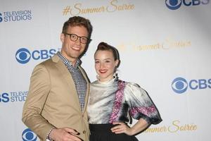 los angeles, 18. mai - barrett foa, renee felice smith bei der cbs sommer soiree 2015 im london hotel am 18. mai 2015 in west hollywood, ca foto