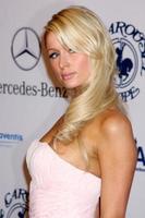 los angeles, 23. oktober - paris hilton kommt am 2010 carousel of hope ball im beverly hilton hotel am 23. oktober 2010 in beverly hills, ca foto