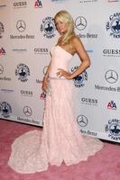 los angeles, 23. oktober - paris hilton kommt am 2010 carousel of hope ball im beverly hilton hotel am 23. oktober 2010 in beverly hills, ca foto