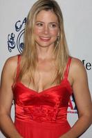 los angeles, 23. oktober - mira sorvino kommt am 23. oktober 2010 in beverly hills, ca foto