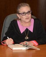 los angeles, 28. nov - carrie fisher bei der signierstunde für die prinzessin tagebuchschreiberin bei barnes and noble am 28. november 2016 in los angeles, ca foto