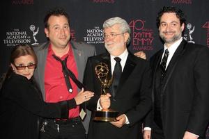 los angeles, 16. juni - carrie fisher, george lucas mit den produzenten von clone wars bei den 40. daytime emmy awards im skirball kulturzentrum am 16. juni 2013 in los angeles, ca foto