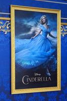 los angeles, 1. märz - cinderella-poster bei der cinderella-weltpremiere im el capitan theater am 1. märz 2015 in los angeles, ca foto