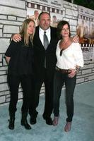 los angeles, 11. april - hoffe davis, james gandolfini, marcia gay harden bei der hbo filme cinema verite los angeles premiere in paramount studios am 11. april 2011 in los angeles, ca foto