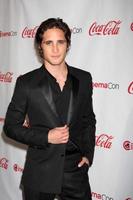 las vegas, 26. april - diego boneta kommt am 26. april 2012 bei den cinemacon 2012 talent awards im caesars palace in las vegas, nv an foto