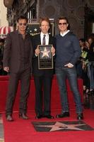 los angeles, 24. juni - johnny depp, jerry bruckheimer, tom cruise am jerry bruckheimer star auf dem hollywood walk of fame im el capitan theater am 24. juni 2013 in los angeles, ca foto