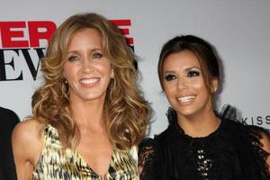 los angeles, 21. september - felicity huffman, eva longoria bei der auftaktparty der letzten saison der verzweifelten hausfrauen in der wisteria lane, universal studios am 21. september 2011 in los angeles, ca foto