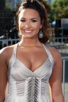 los angeles, 14. august - demi lovato kommt am 14. august 2011 in los angeles, ca. bei den vh1 do something awards 2011 im hollywood palladium an foto
