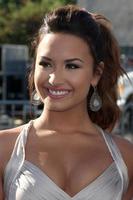 los angeles, 14. august - demi lovato kommt am 14. august 2011 in los angeles, ca. bei den vh1 do something awards 2011 im hollywood palladium an foto