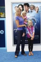 los angeles, sep 17 - gabrielle reece, töchter kommt zur warner bros weltpremiere von delphin tale im regency village theater am 17. september 2011 in westwood, ca foto